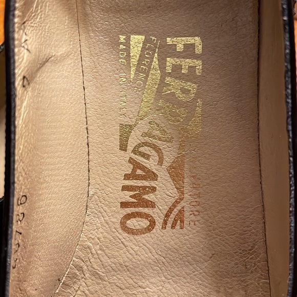 Salvatore Ferragamo Vintage Black Pump - Picture 2 of 9